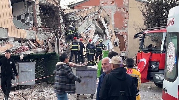 Gebze’de 6 Katlı Bina Çöktü: Çok Sayıda Ekip Bölgeye Sevk Edildi