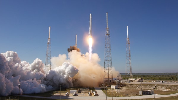 Gökyüzünden Dünyaya Yağmur Damlası Gibi Düşen Starlink Uyduları: Elon Musk'ın Projesi