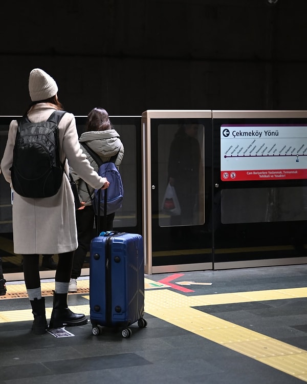 İstanbul Büyük Valizler Metro İçin Girilemez