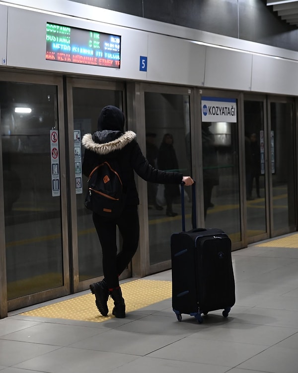 İstanbul Büyük Valizler Metro İçin Girilemez