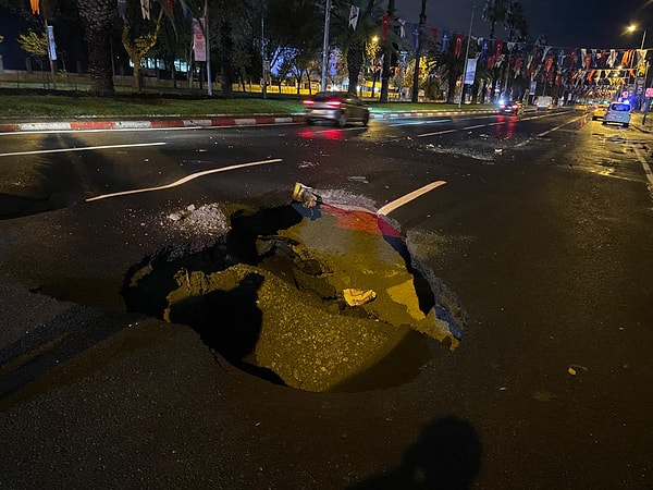 İstanbul’da Gece Şimşekler Aydınlattı | 25 Ekim Hava Durumu