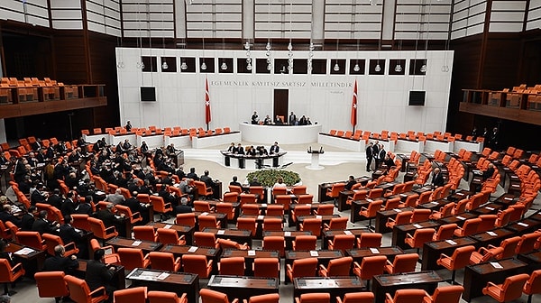 Kadınlar İçin Zorunlu Askerlik Tartışması: Meclise Gönderildi