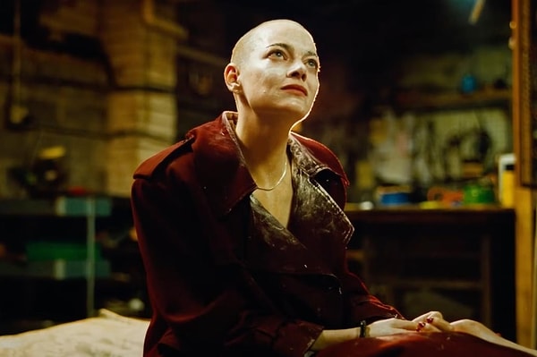 Keller Sadece Giriş Yapabildiği Özel Gösterim: Emma Stone’un Bugonia Filmi