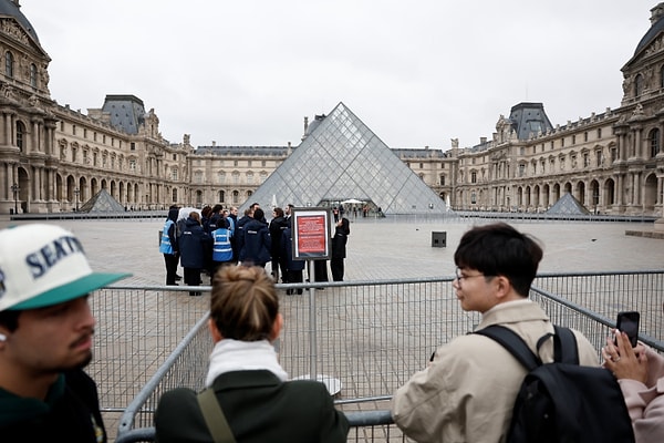 Louvre Soygunu: Değerli Mücevherler Müzedeki İddia