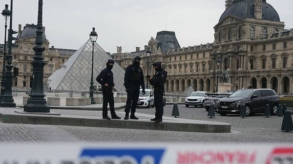 Louvre Soygununda Yakalanan İki Gözaltı