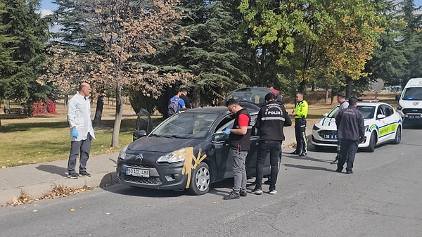 Üniversite Bahçesinde Kadın Cinayeti: Eski Eşi, 3 Çocuk Annesi Kadın Öğrenciğini Öldürdü