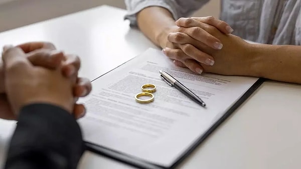 Yargıtay Boşanma Kararında Manevi Tazminat: Evle İlgilenmemek