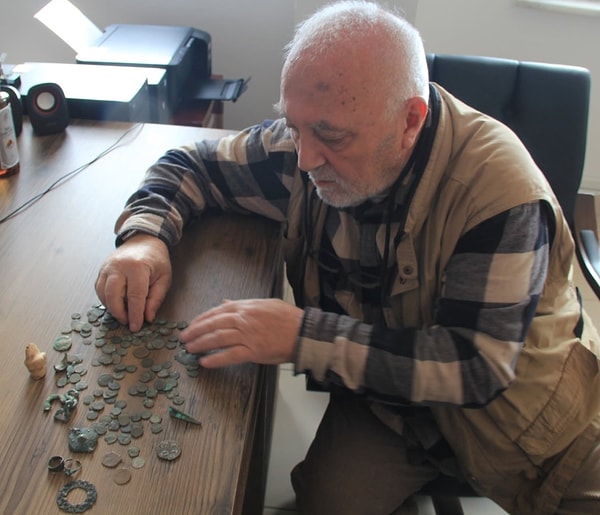 148 Sikke Jandarmaya Teslim Edildi: Karamanoğlu Beyliği Siyasi ve Tarihi Eserler Araştırması