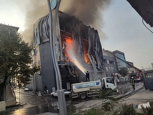 Adalet Bakanı: Kocaeli Yangını Hakkında Açıklama ve 7 Şüpheli Tutuklama