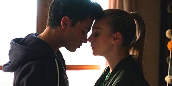 Ateşli Sahnelerle Hafızalarda İz Bırakan 15 Erotik Dizi ve Filmin Öne Çıkan Anları