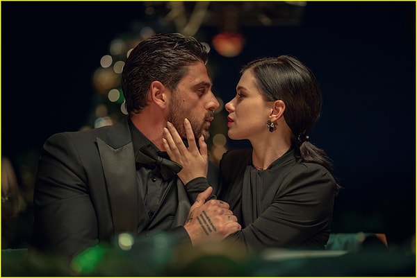 Ateşli Sahnelerle Hafızalarda İz Bırakan 15 Erotik Dizi ve Filmin Öne Çıkan Anları