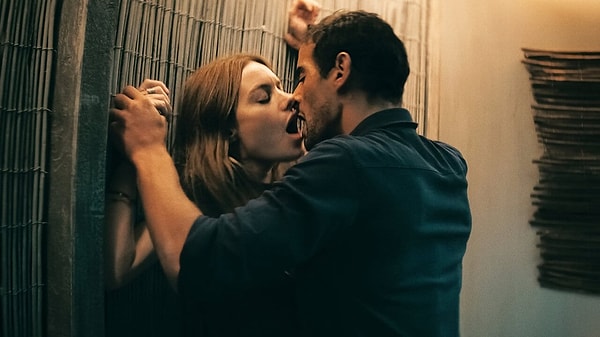 Ateşli Sahnelerle Hafızalarda İz Bırakan 15 Erotik Dizi ve Filmin Öne Çıkan Anları