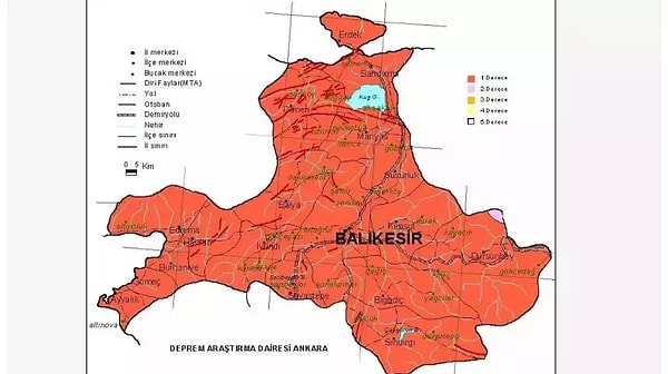 Balıkesir'deki 4.9 Depreminin Anı: Güvenlik Kamerasında Panik