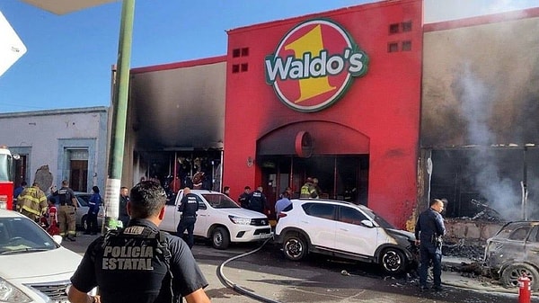 Geleneksel Ölüler Günü Faciası: Süpermarkette 23 Kayıp