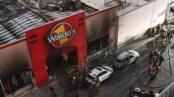 Geleneksel Ölüler Günü Faciası: Süpermarkette 23 Kayıp