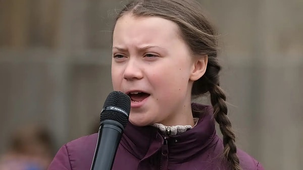 Greta Thunberg’in Venedik’e Girişi Yasaklandı: Kanalı Yeşile Boyuyor