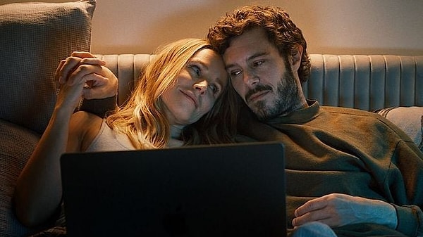 Hafta Sonu Önerisi Geldi: Netflix’in İkinci Sezonuyla Zirvede Rekor İzlenme Elde Eden Romantik Dizi İçin Yeni Zirve