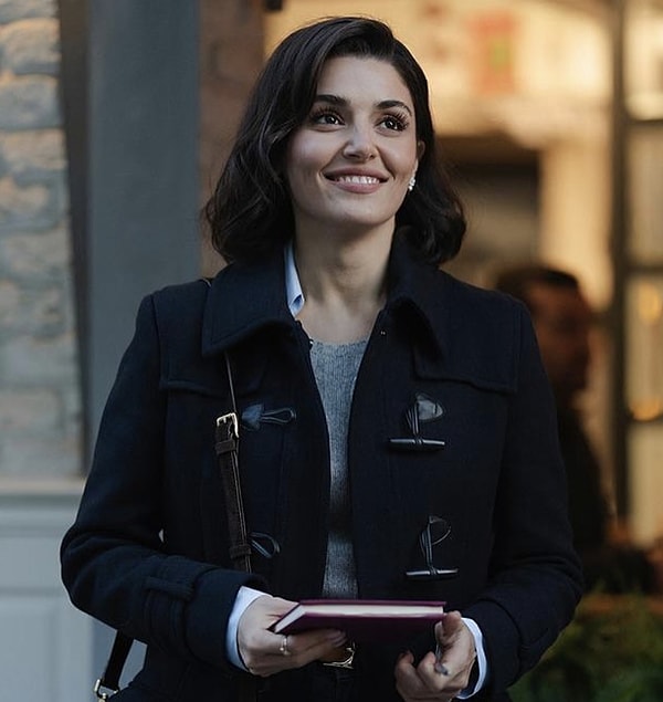 İkinci Serenay: Hande Erçel'in İki Dünya, Bir Dilek Filmindeki Saçlarının Peruk Olup Olmadığını Açıkladık