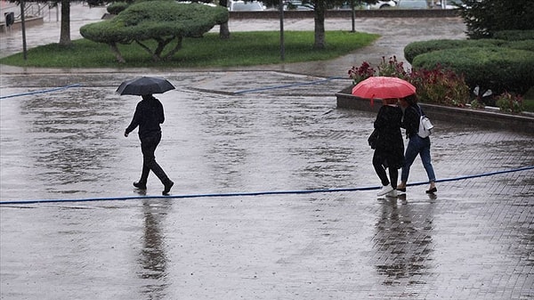 İstanbul İçin Uyarı: Türkiye Genelinde Sıcaklıklar Düşüyor ve Sağanak Yağış Var