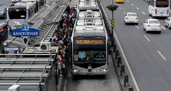 İstanbul'da Metrobüslerde Özel Günlerde Güzergah Değişikliği