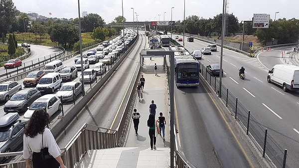 İstanbul'da Metrobüslerde Özel Günlerde Güzergah Değişikliği