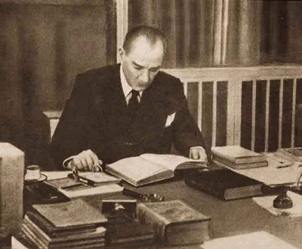 Mustafa Kemal Atatürk’ün 15 Özelliği: Herkesin Bilmesi Gerekenler