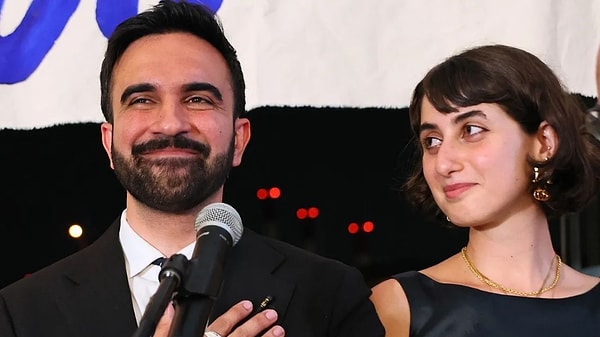 Rama Duwaji Kimdir? Zohran Mamdani’nin Suriye Kökenli Eşi Rama Duwaji Kaç Yaşında? — Türkiye İçin Özgün ve Web için Uygun Başlık