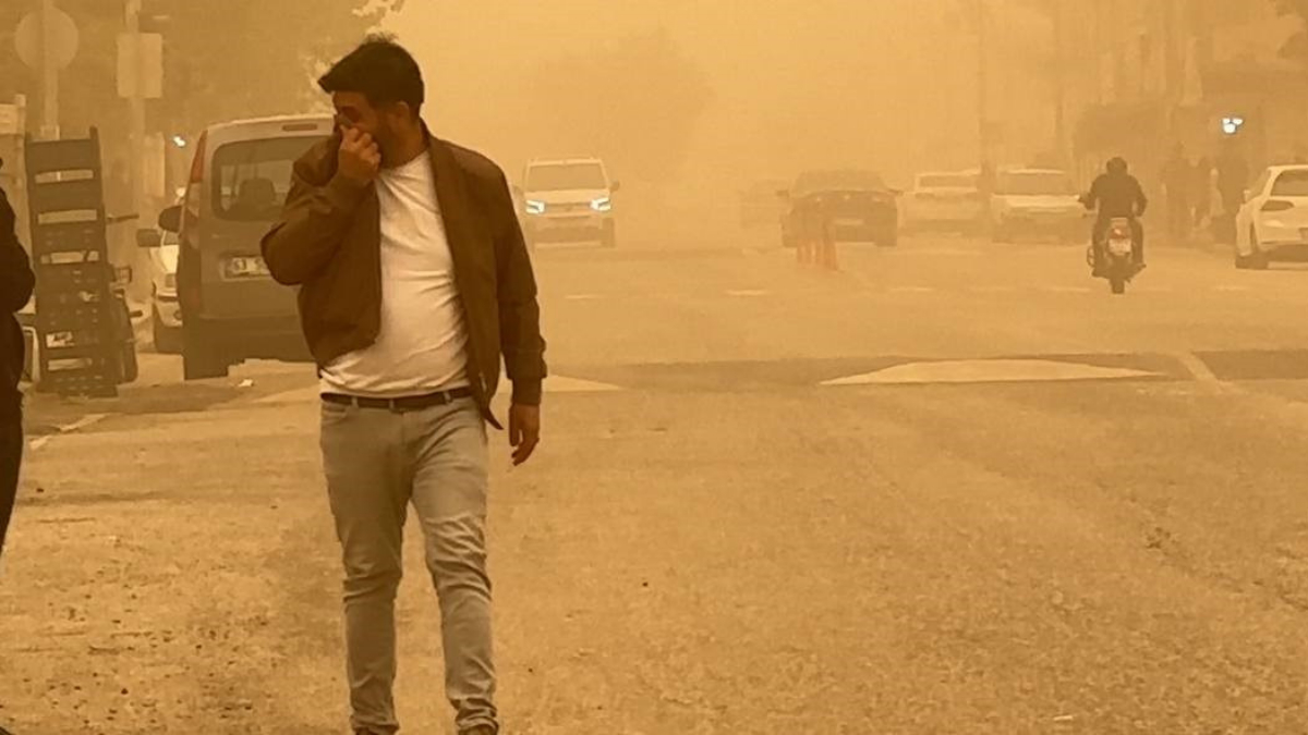 Şehir Kırmızıya Büründü: Görüş Zor, Nefes Yetmiyor