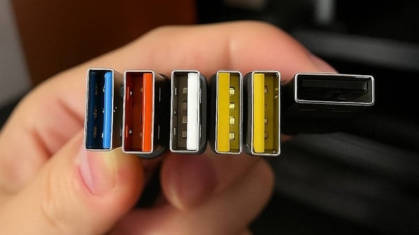 USB Kablolarının Renkleri Ne Anlama Gelir? Özellikler ve Farklar