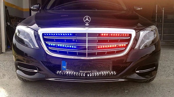 Çakarlı Araba Kullanan Gazeteciler Gündemde