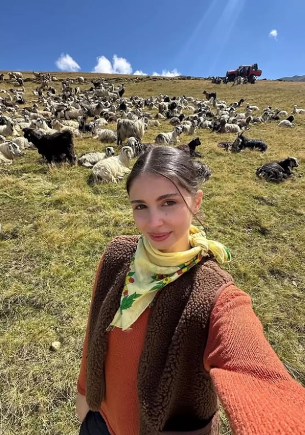 Taşacak Bu Deniz’in Fadime’si Zeynep Atılgan Kimdir? Kaç Yaşında ve Nereli? - Türkiyeli İzleyiciler İçin Benzersiz ve SEO'da Parlayan Başlık